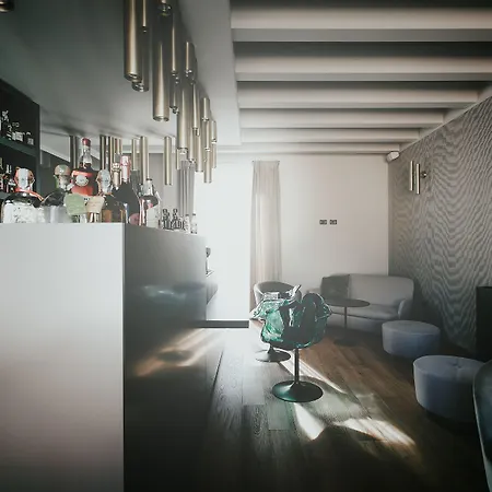 酒店 Baca Suites, Restaurant & Bar