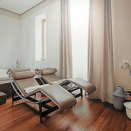 Hotel Baca Suites, Restaurant & Bar